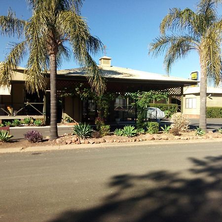 Lake Forbes Motel Bagian luar foto