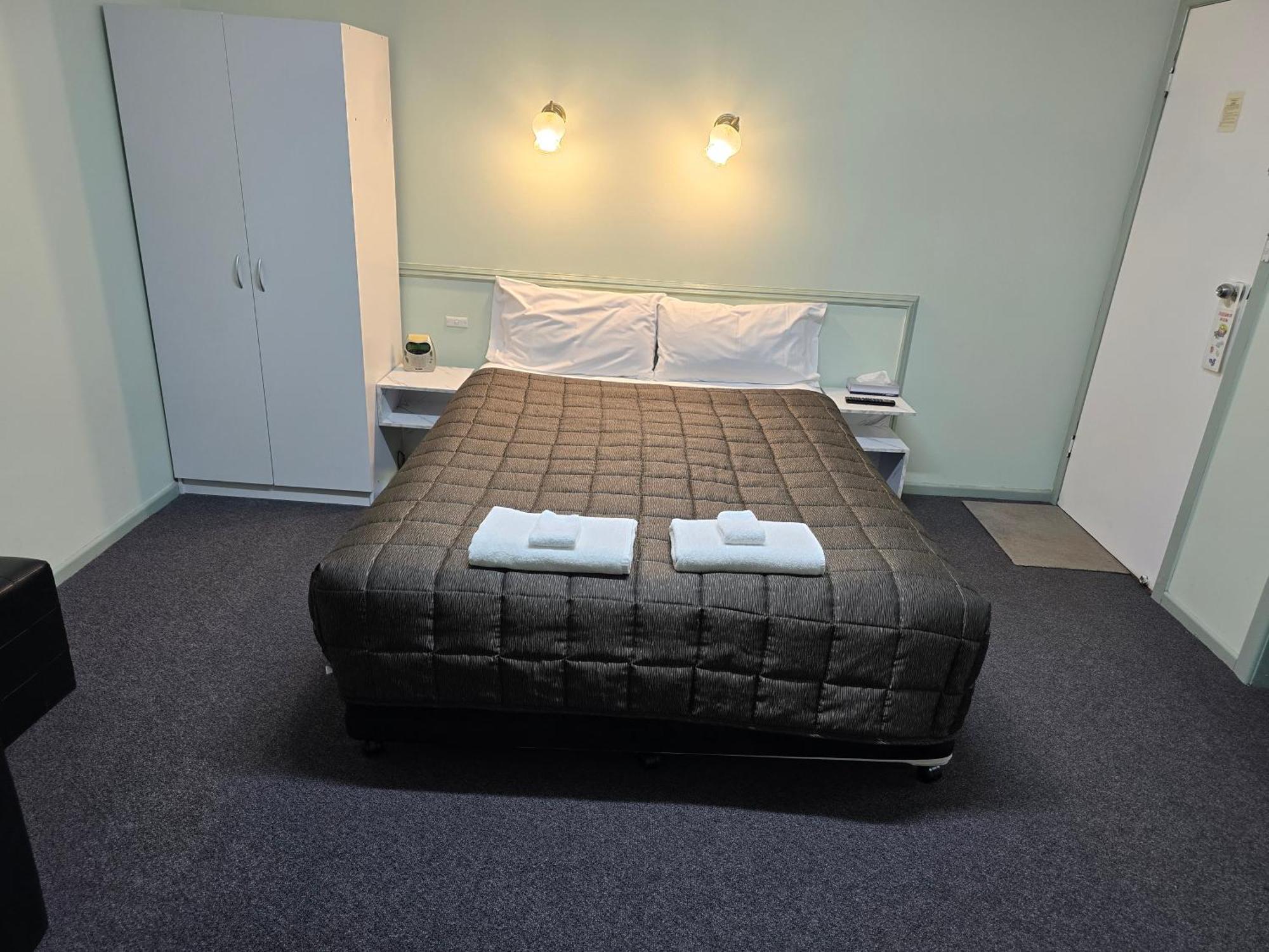 Lake Forbes Motel Bagian luar foto