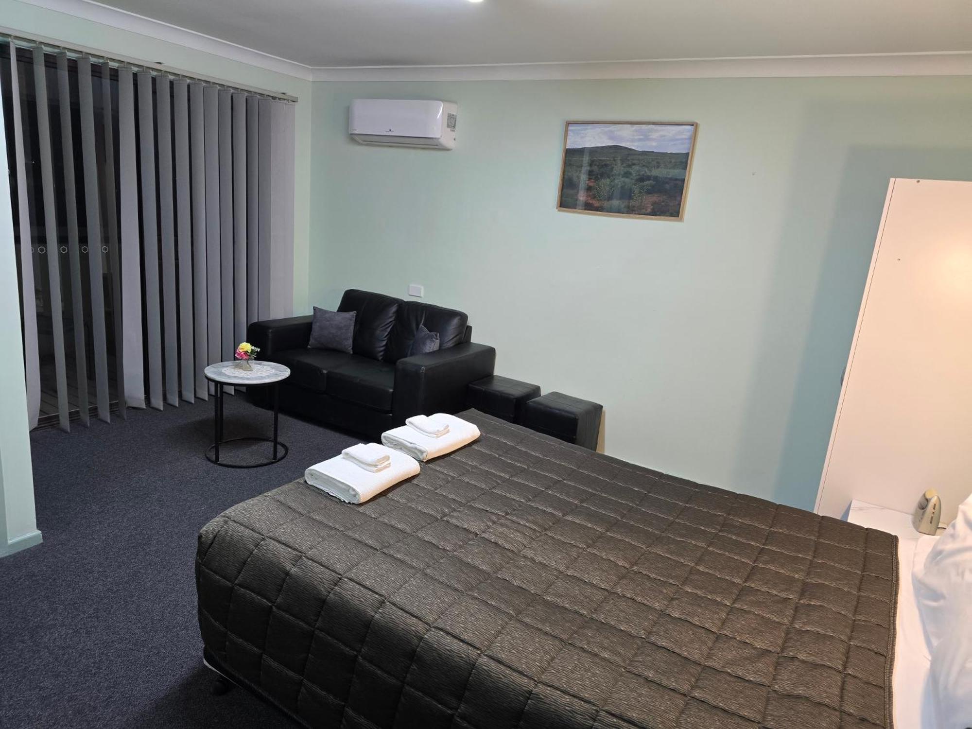 Lake Forbes Motel Bagian luar foto