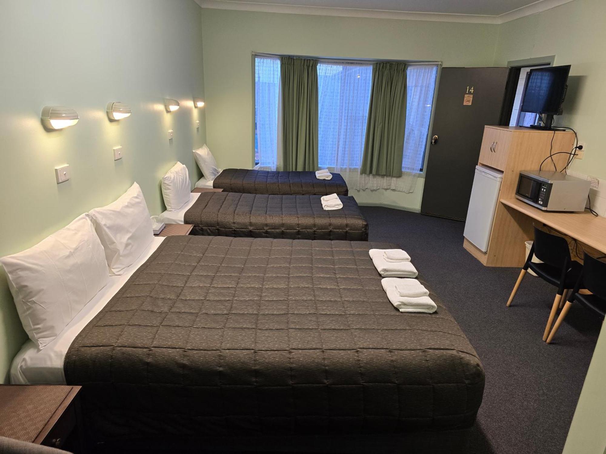 Lake Forbes Motel Bagian luar foto