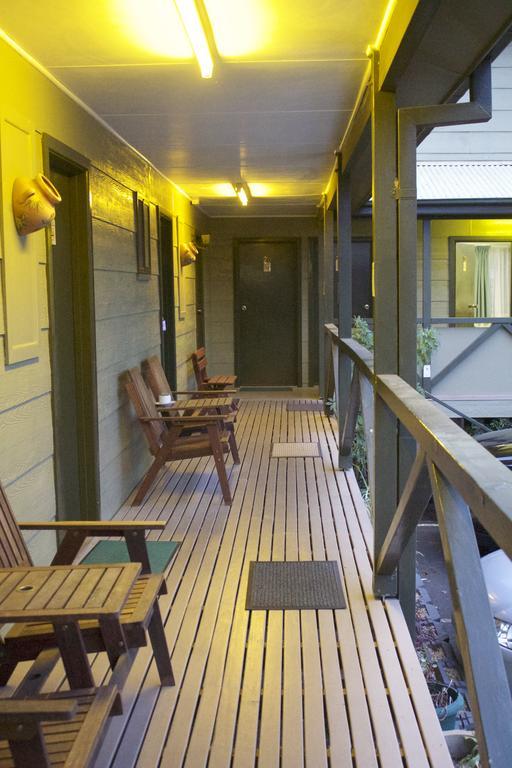 Lake Forbes Motel Bagian luar foto