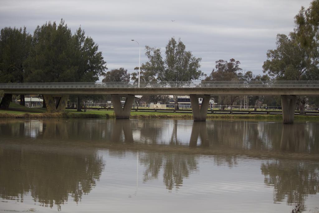 Lake Forbes Motel Bagian luar foto