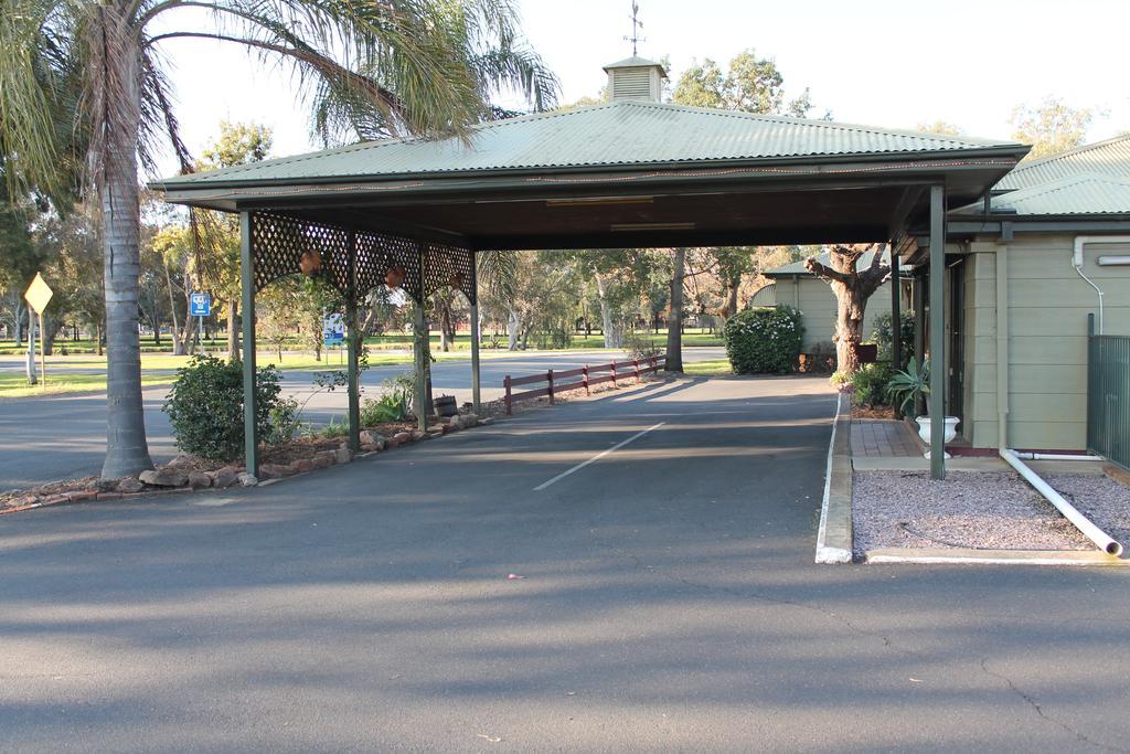 Lake Forbes Motel Bagian luar foto