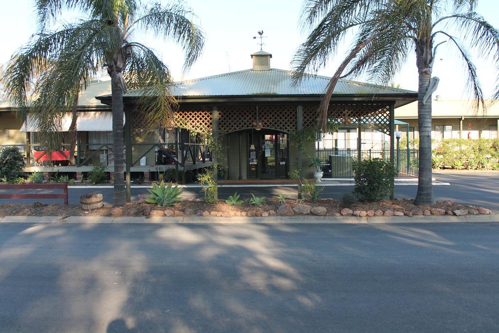 Lake Forbes Motel Bagian luar foto