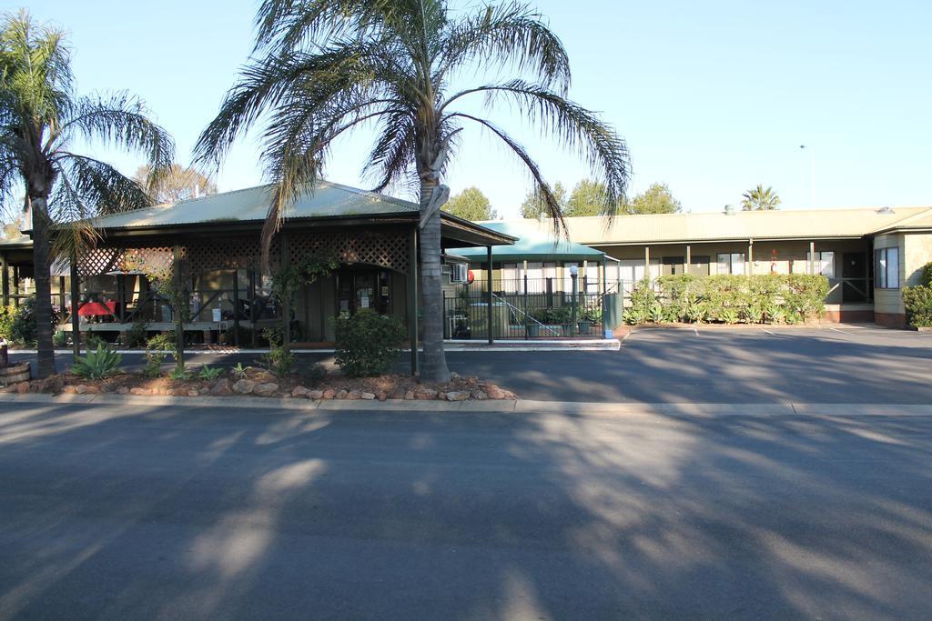 Lake Forbes Motel Bagian luar foto