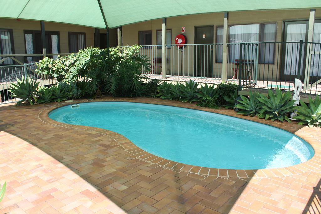 Lake Forbes Motel Bagian luar foto