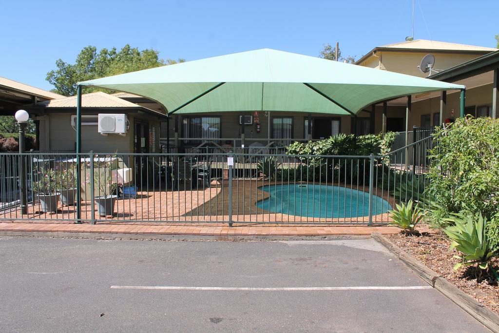 Lake Forbes Motel Bagian luar foto