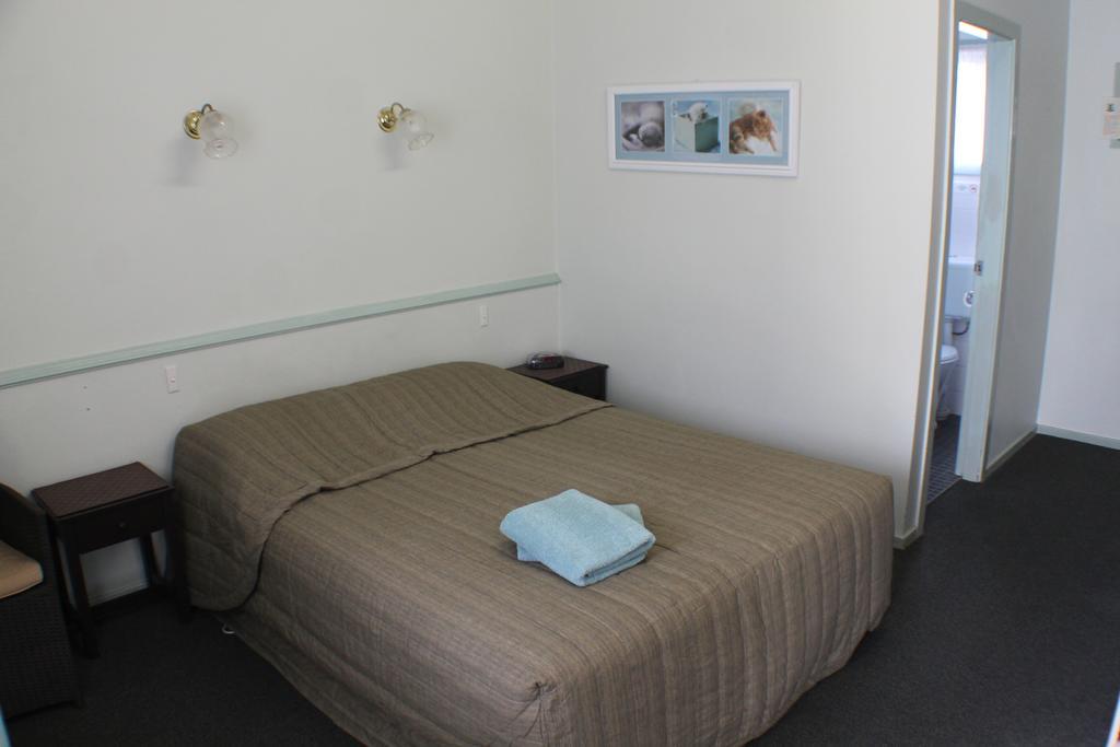 Lake Forbes Motel Bagian luar foto