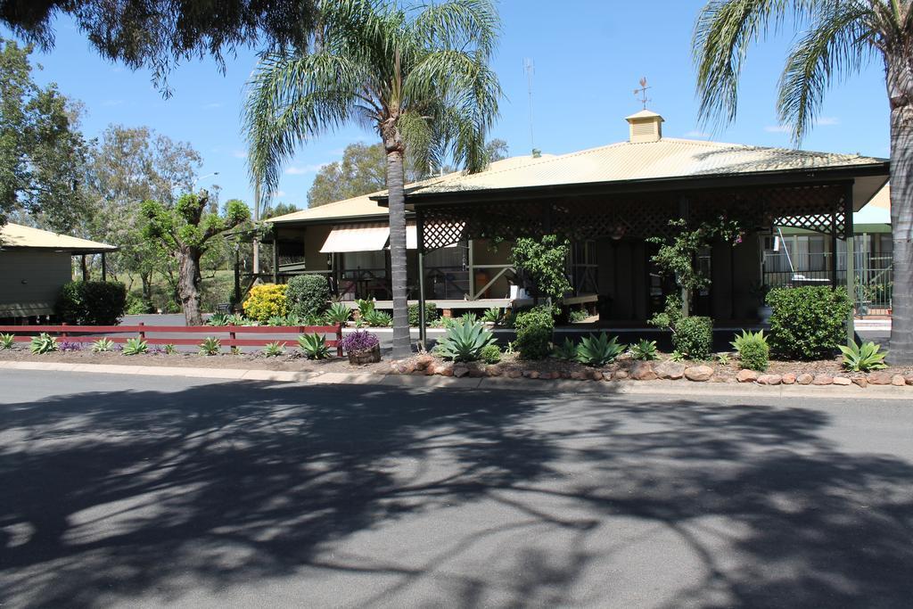 Lake Forbes Motel Bagian luar foto
