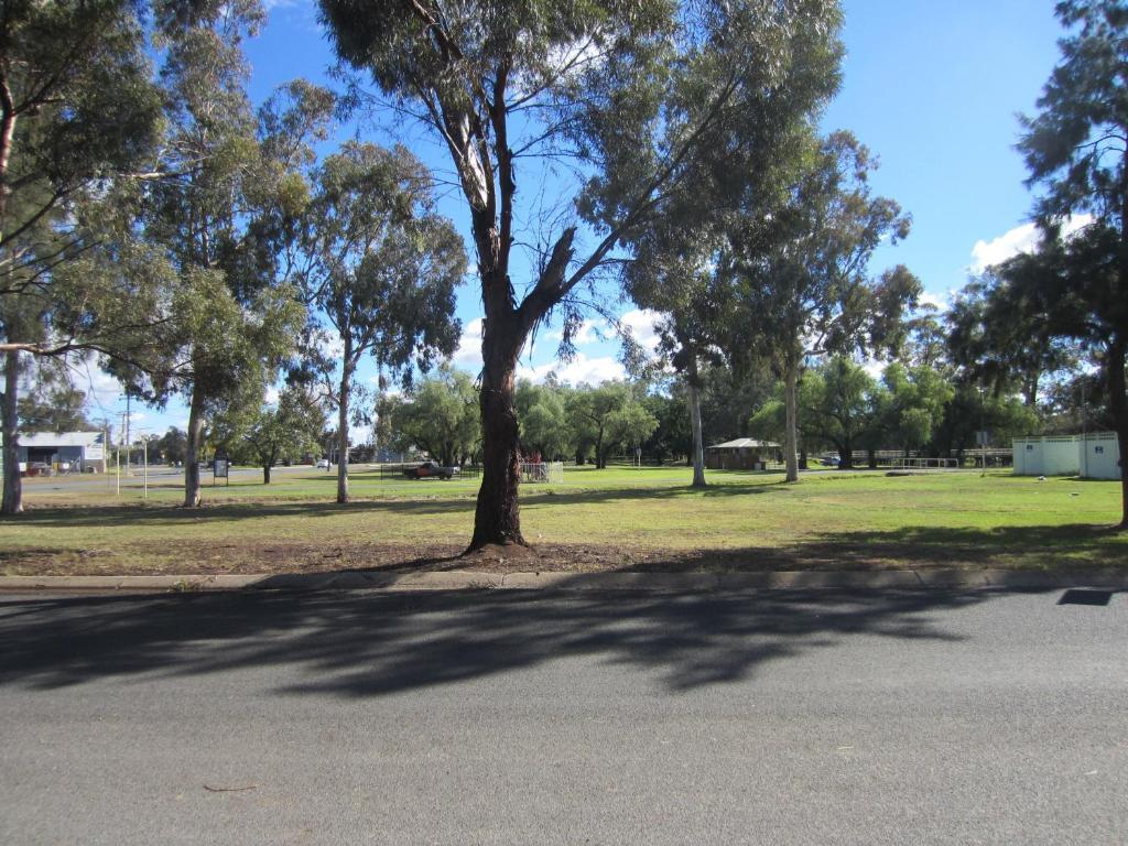 Lake Forbes Motel Bagian luar foto