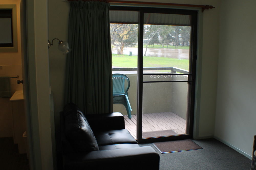 Lake Forbes Motel Bagian luar foto