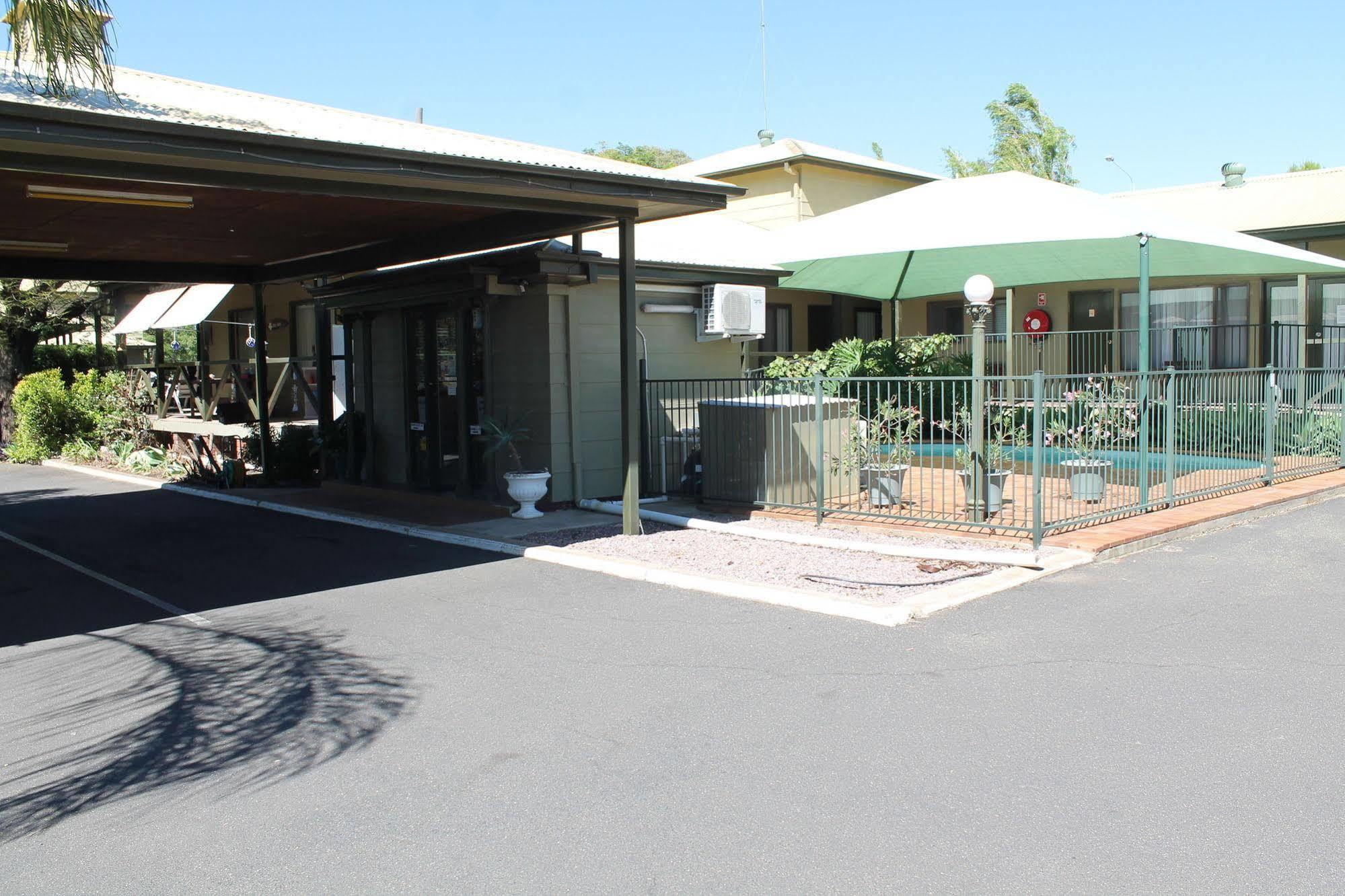 Lake Forbes Motel Bagian luar foto