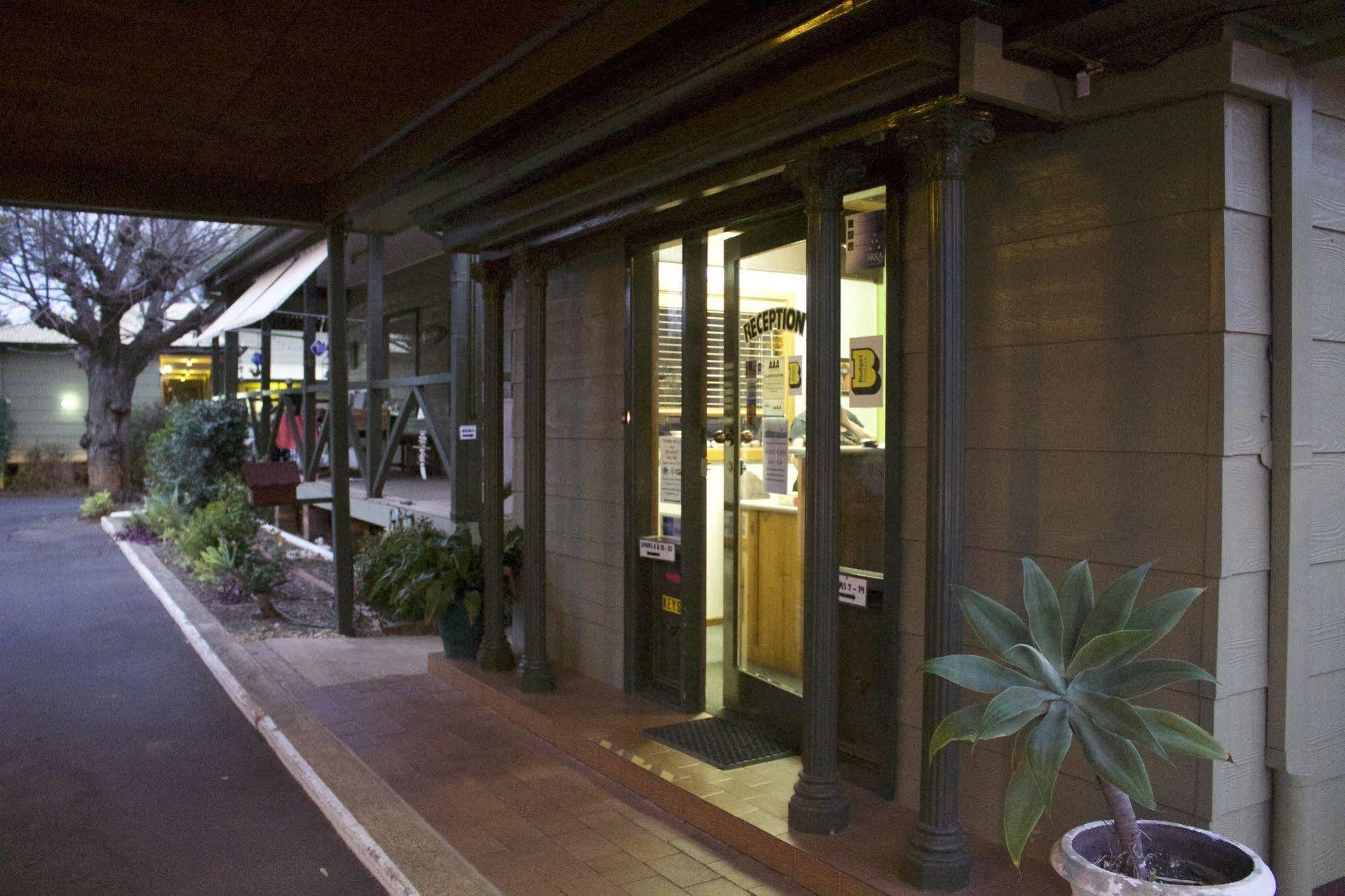Lake Forbes Motel Bagian luar foto