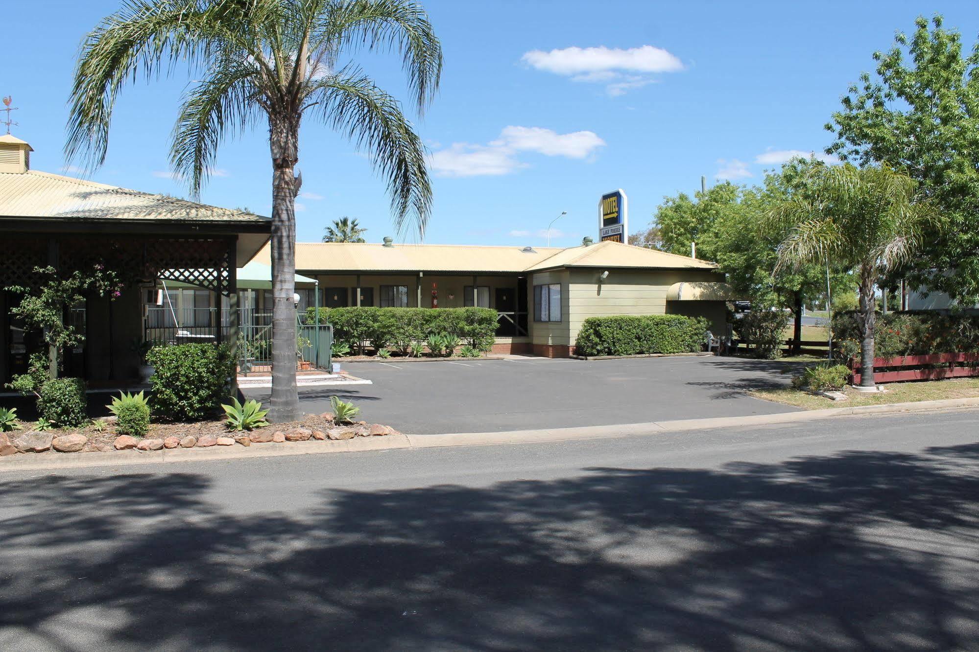 Lake Forbes Motel Bagian luar foto