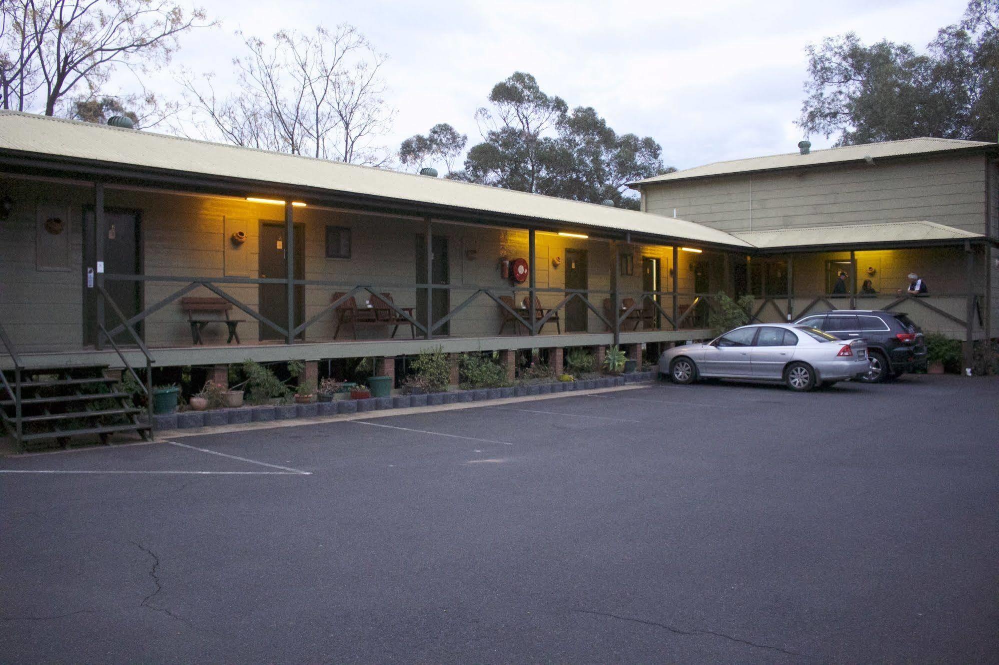 Lake Forbes Motel Bagian luar foto
