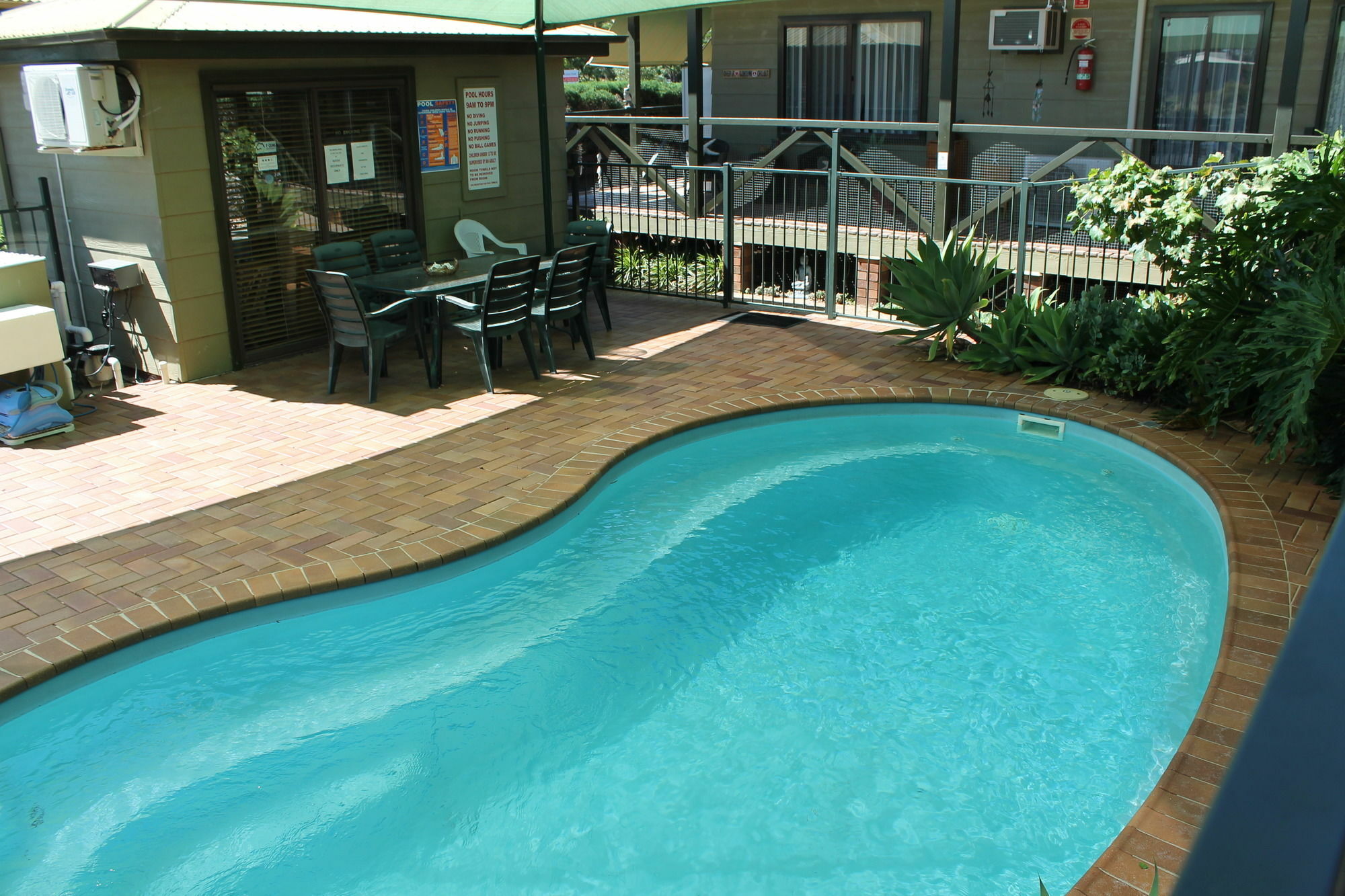 Lake Forbes Motel Bagian luar foto